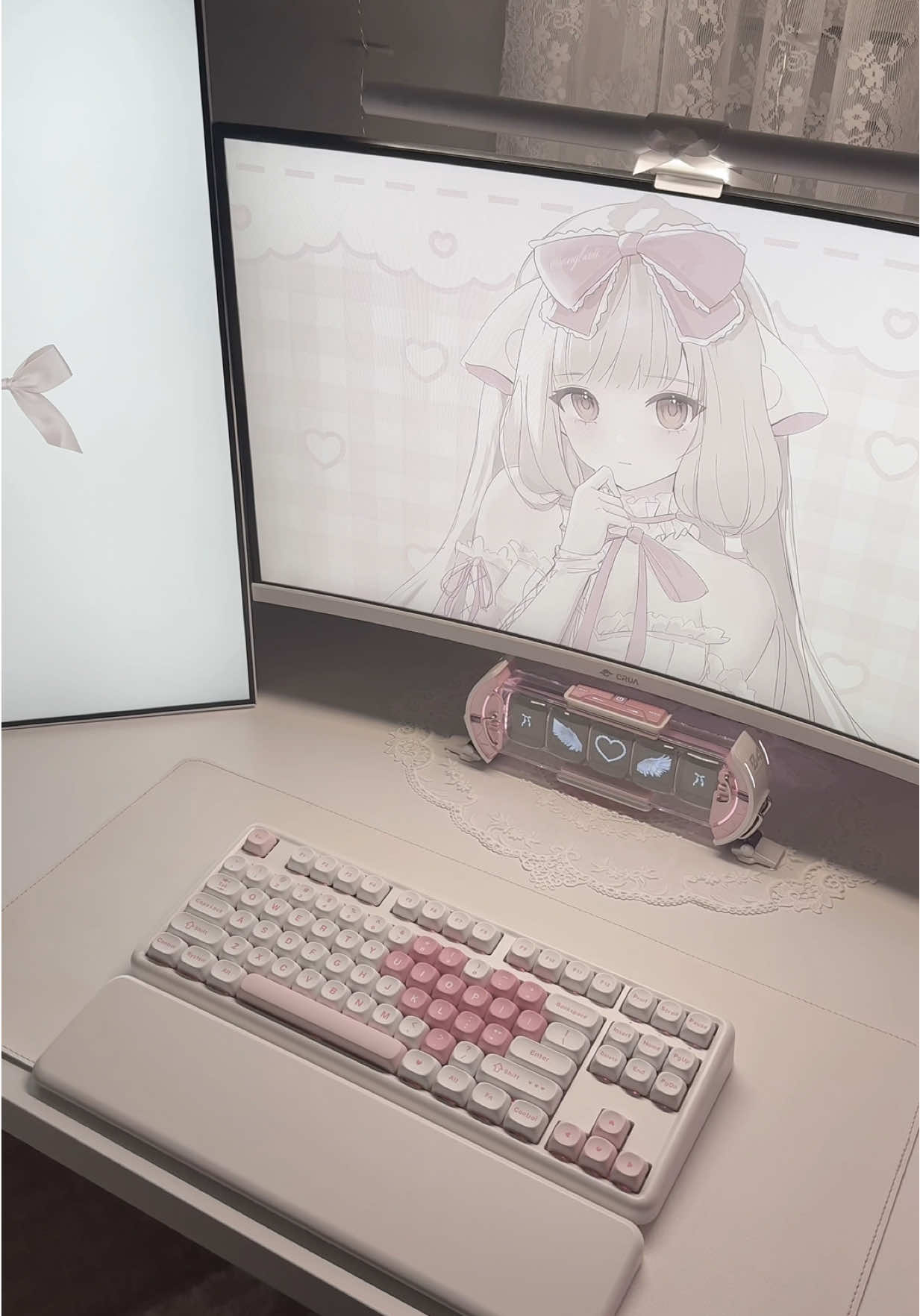 TikTok post by @sxftangelbaby for YUNZII. Caption reads: yunzii has the cutest keyboards!!  @YUNZII [...].