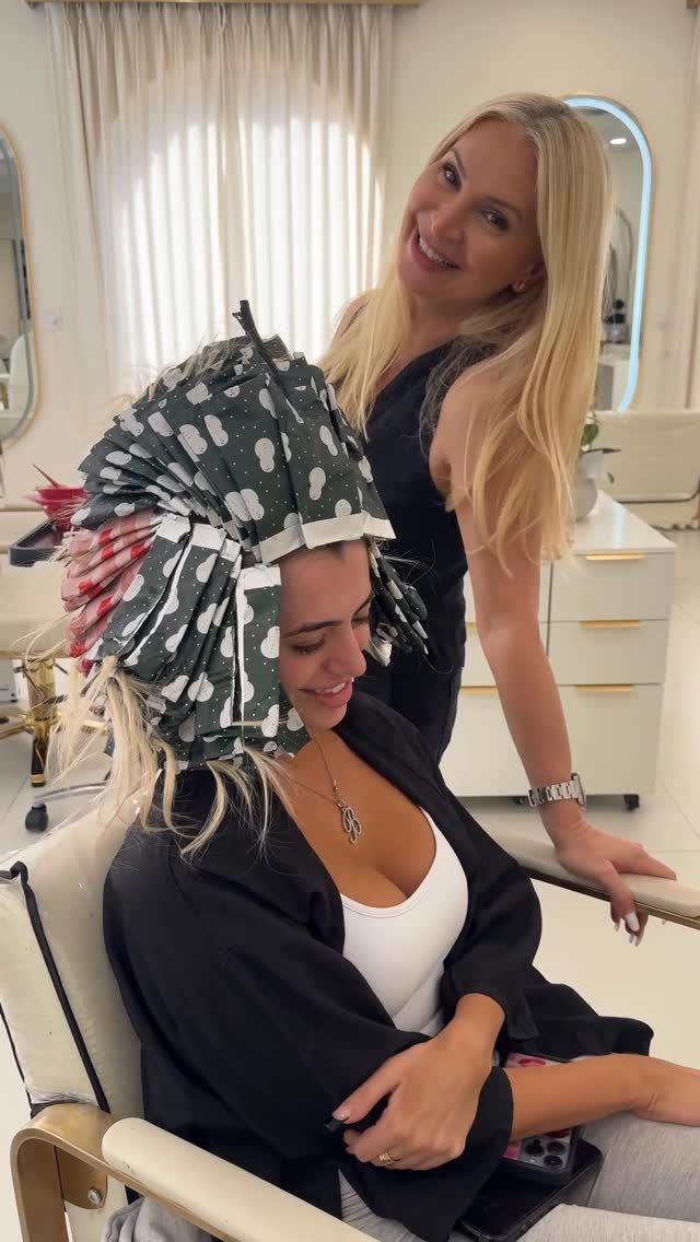 Instagram post by @roxybeautytouch for Framar. Caption reads: Thank you @framar for adding a pop of color and....