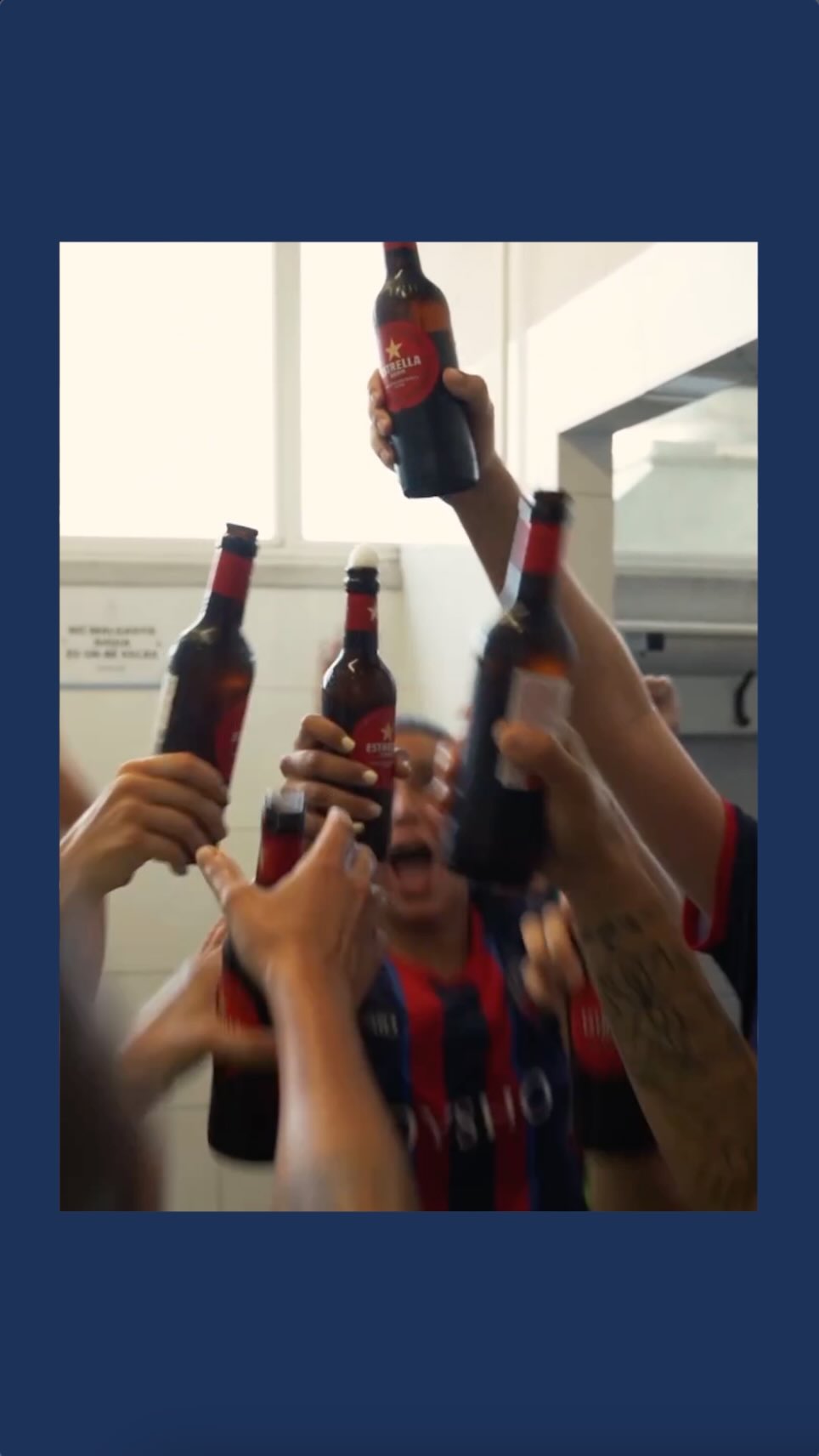 Instagram post by @gerardromero for Estrella Damm. Caption reads: Se viene un Split 4 estelar 💫 

@jijantesfutclub....