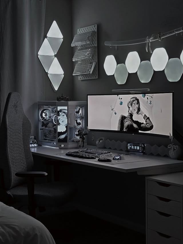 Instagram post by @cosy.mari for GravaStar. Caption reads: [...] in love with my new mouse from @gravastar ?!....