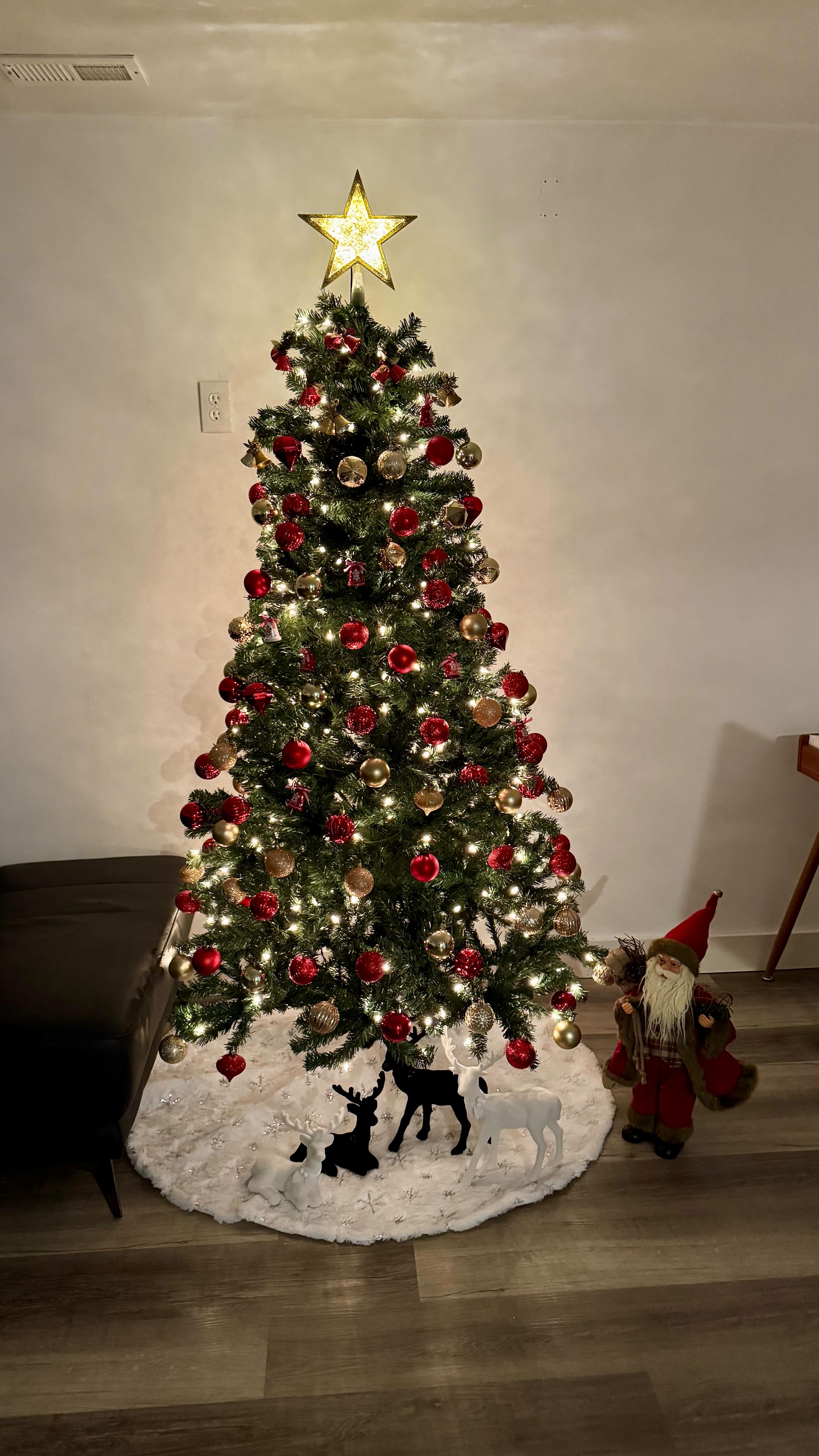 Instagram post by @bydebbyoliver for Yaheetech. Caption reads: The easiest way to make your home feel like....