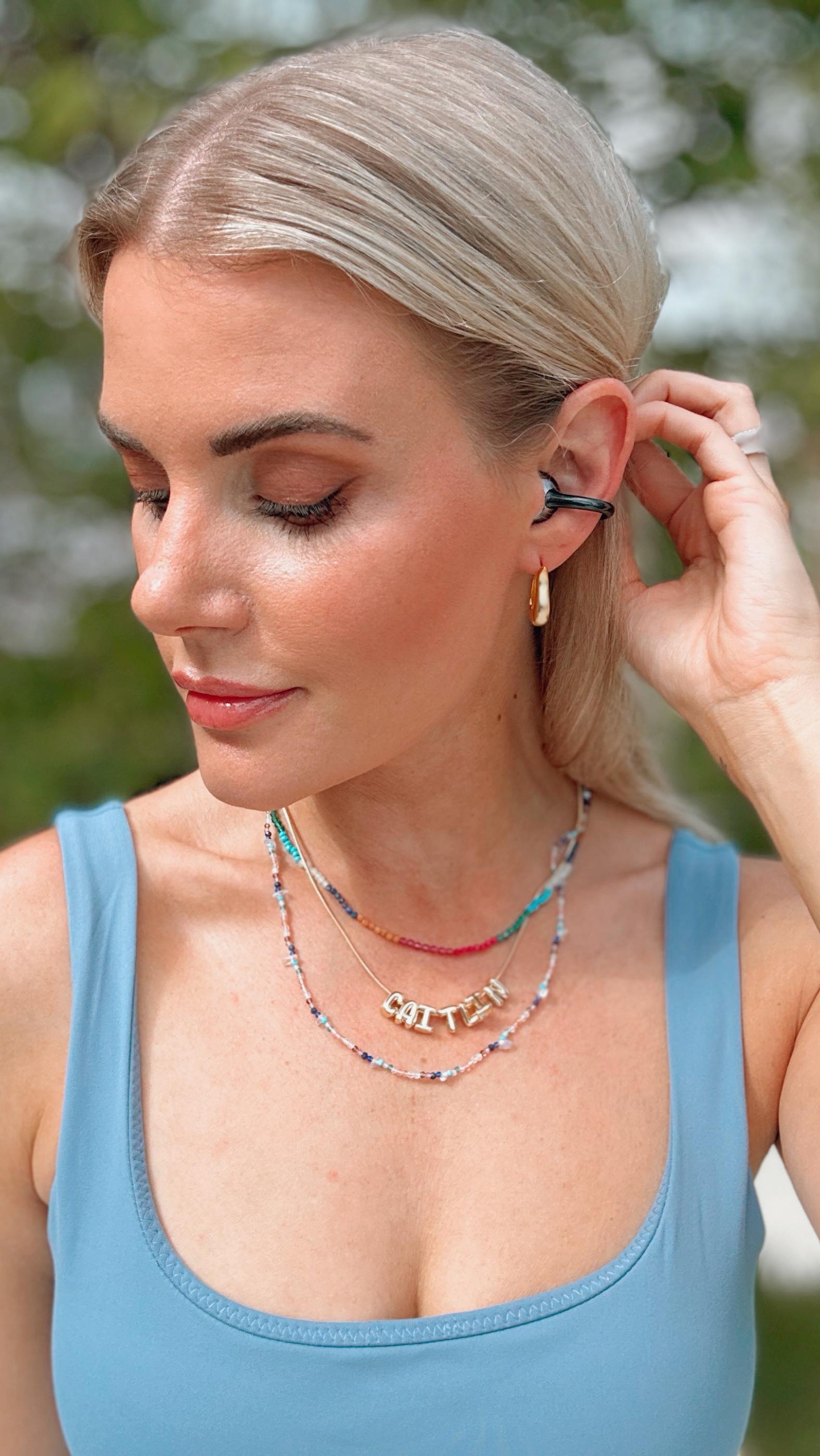 Instagram post by @caitlinzintl for BaubleBar. Caption reads: GRWM for a walk with my @joyroom_global OE3 Clip....