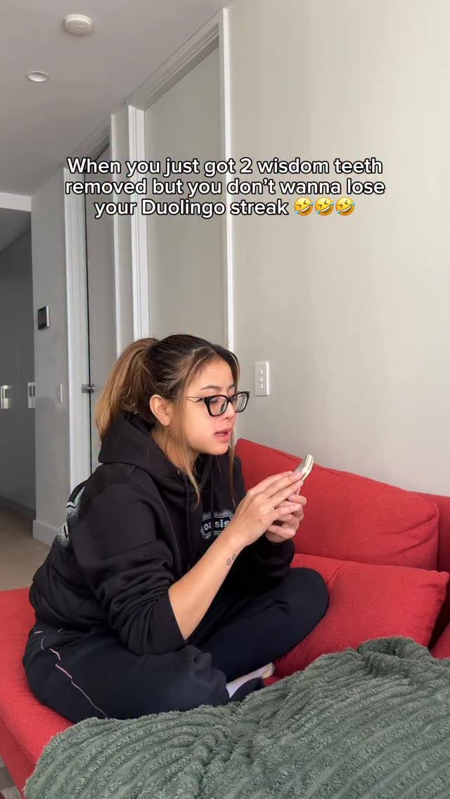 Instagram post by @narinkovilda for Duolingo. Caption reads: Surprised @duolingo understood my chipmunk French....