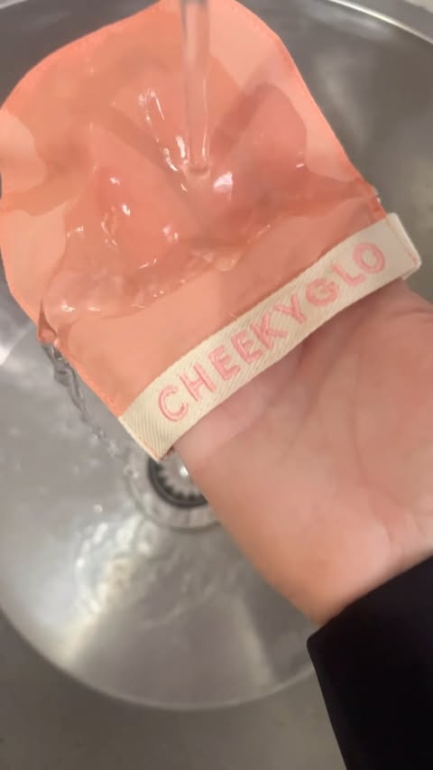 Instagram post by @amandajanetutorials for Cheekyglo. Caption reads: Great way to start the weekend with my @cheekyglo....