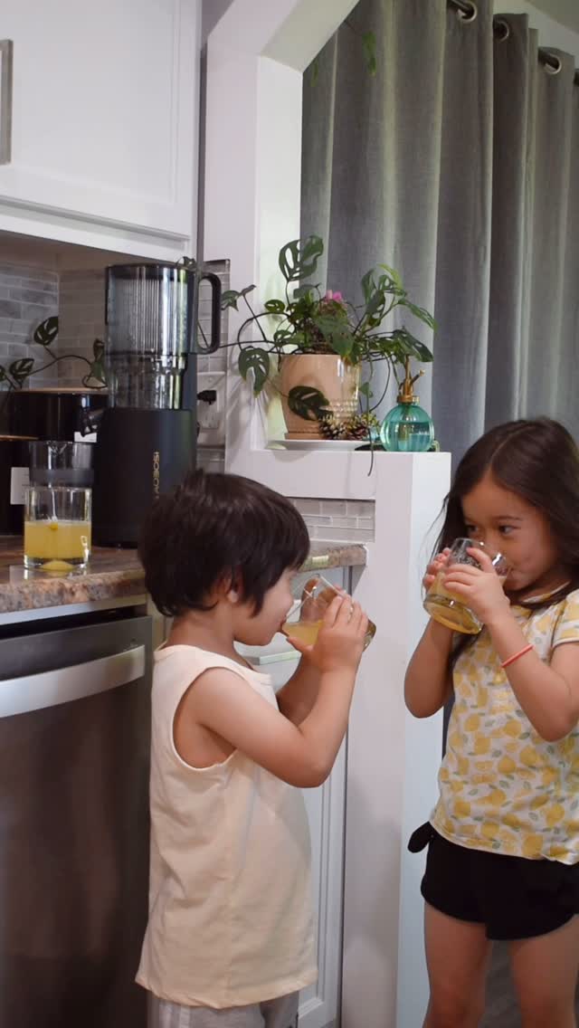 Instagram post by @bossbabykiki for Aobosi. Caption reads: [...] 

Ours is freshly squeezed using @aobosihome....