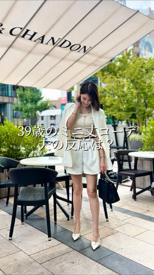 Instagram post by @yukika_flower for Hermès. Caption reads: なんて言うかと思ったら…🥹
オシャレ＜健康管理の現実派な夫でした👨笑
靴下はたぶん履かないけれど....