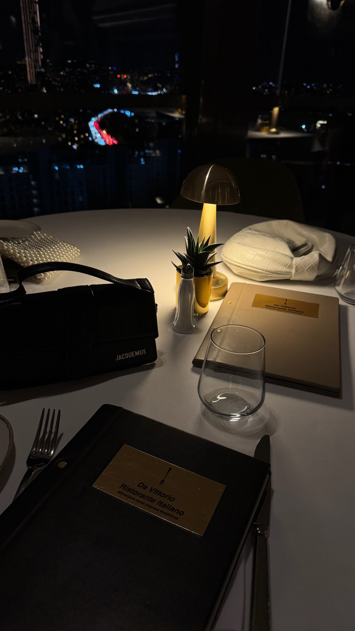 Instagram post by @esrasancakdar for Black Fashion. Caption reads: Elbise: @blackfashion 🖤  #isbirligi.