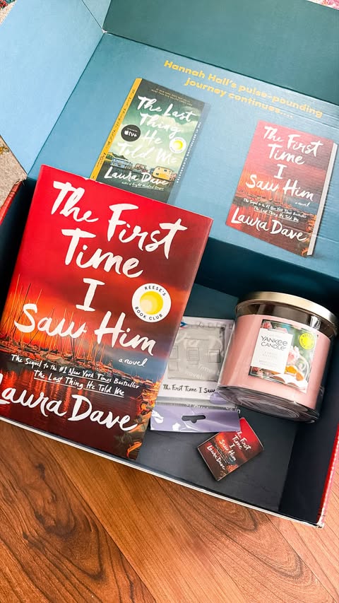 Instagram post by @crystalclearchapters for Simon & Schuster. Caption reads: ⁣
⁣
💌 Hellllo bookmail! ⁣
⁣
Thank you....