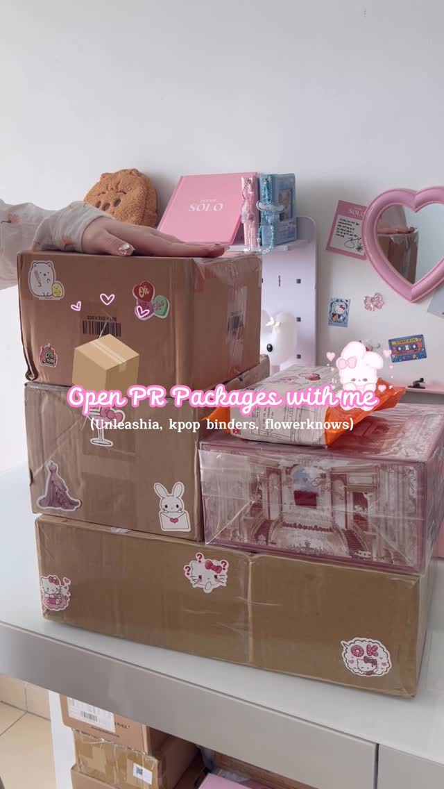 Instagram post by @hijabi_girl_kpop for Jolse. Caption reads: Can’t decide which to open....