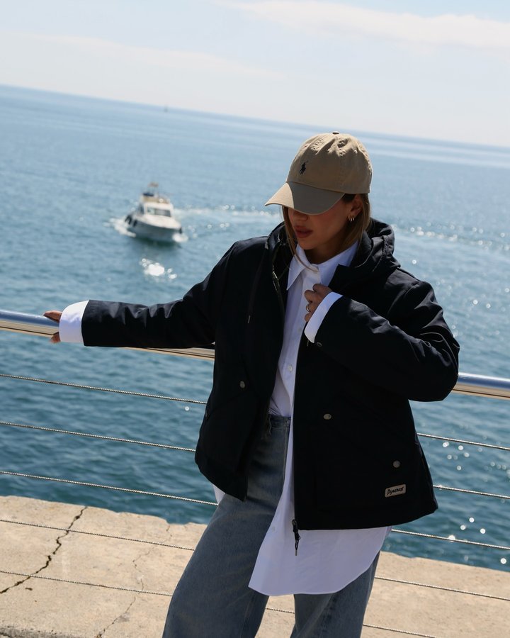 Instagram post by @le.petit.colette for Pyrenex. Caption reads: [...] air, wind in my hair, peace in my....