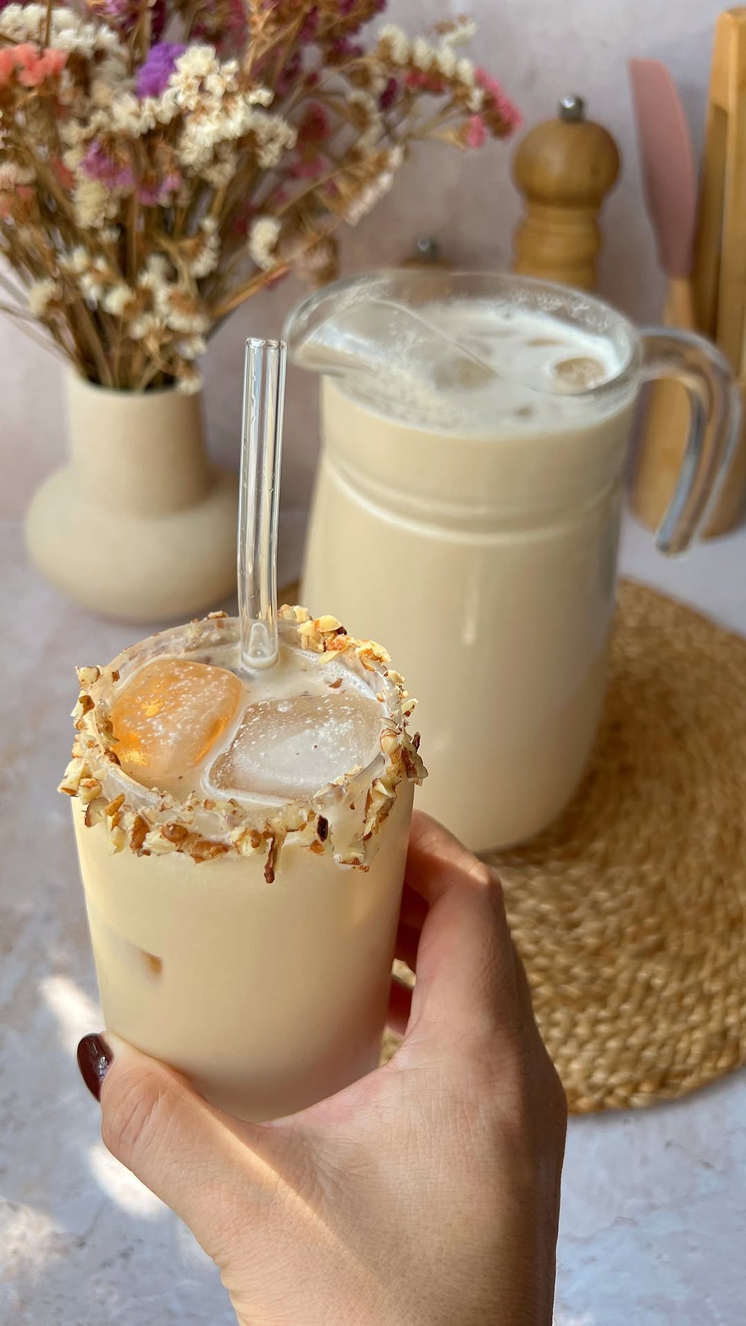 Instagram post by @_soyruth_ for Costco México. Caption reads: Agua de Horchata de Nuez y Café 
Encuentra más....