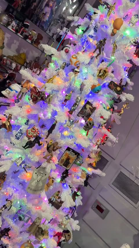 Instagram post by @dadofxander for Disney Publishing Worldwide. Caption reads: Cozy Star Wars holiday storytime is HERE! ⭐🎄 I’m....