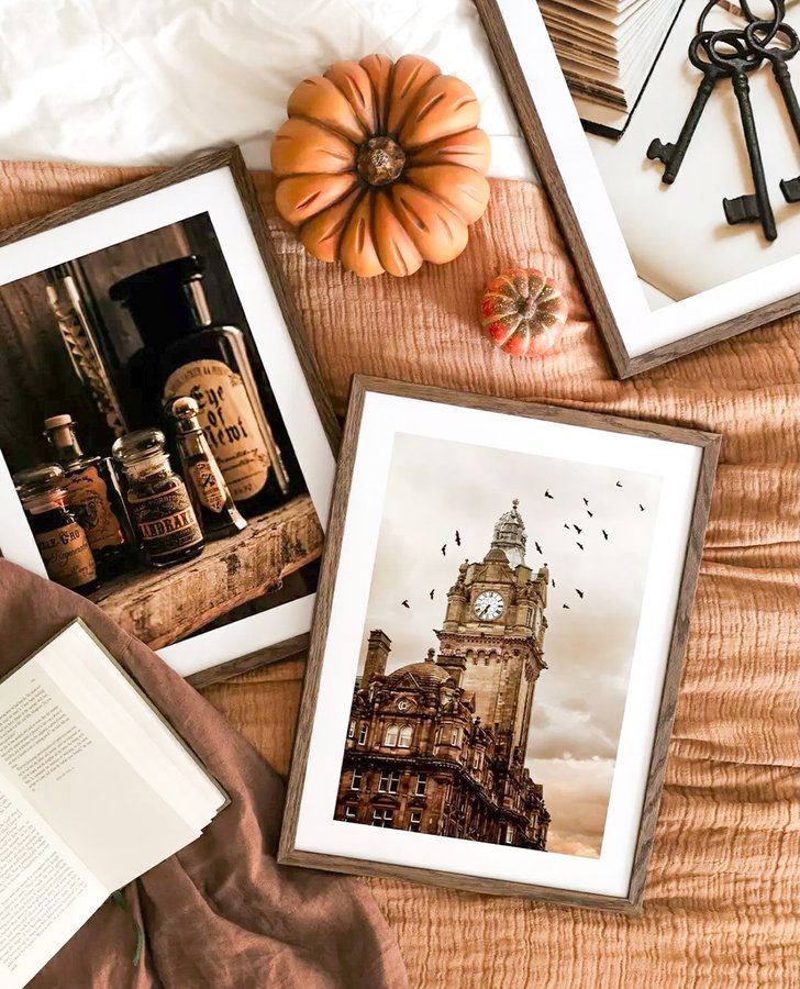 Instagram post by @thisis_kata for Poster Store. Caption reads: [...] refresh your gallery wall 🤍 

🔗....