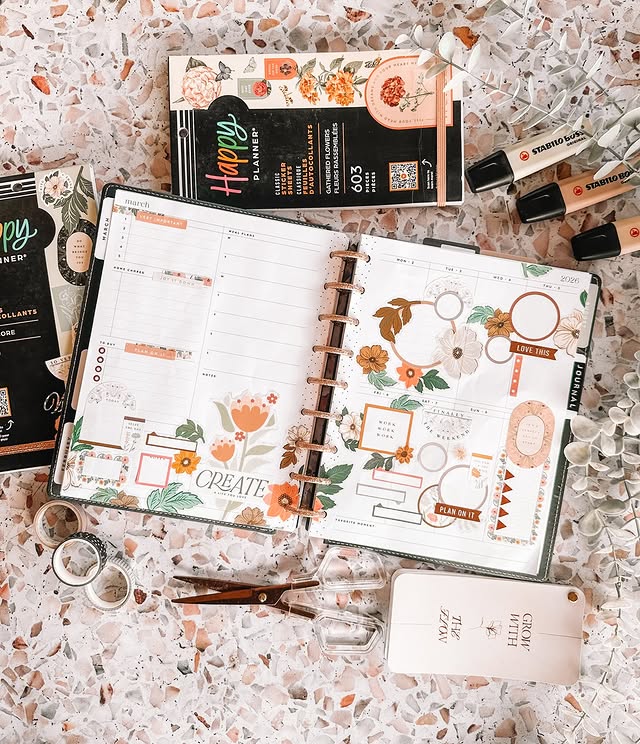 Instagram post by @ilianne.on.paper for The Happy Planner. Caption reads: [...] 🙈 it’s so good you guys!! . . .....