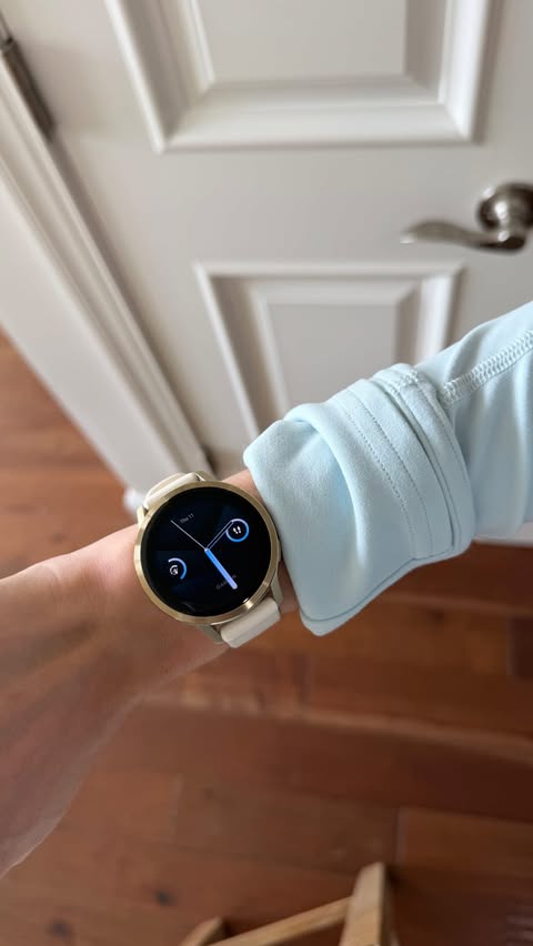 Instagram post by @itserinconfortini for Garmin. Caption reads: I’ve had my @garmin Venu 4 for a few months now &....