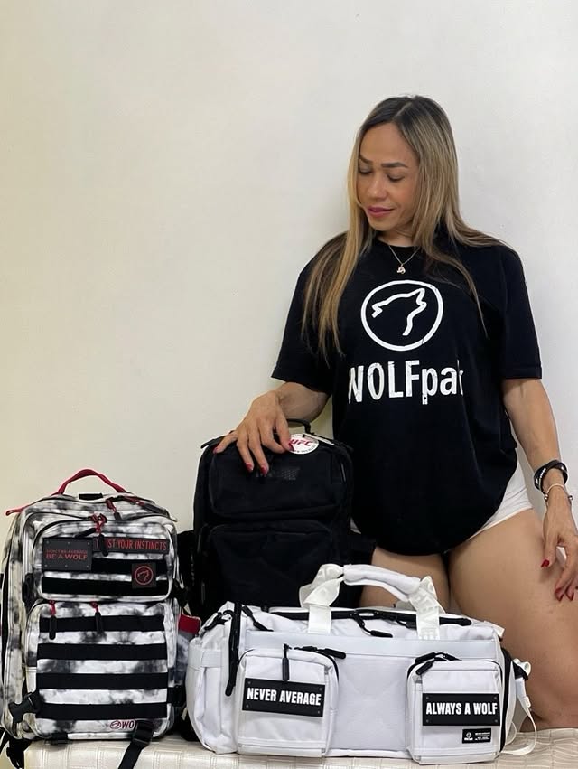 Instagram post by @nelfa_fitness for WOLFpak. Caption reads: [...] de feed) • Muestra todos tus WOLFpaks....
