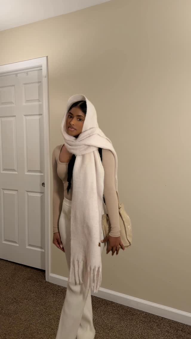 Instagram post by @ambar.penelope for Knix. Caption reads: Base layer for the week. Knix has up to 60% off....