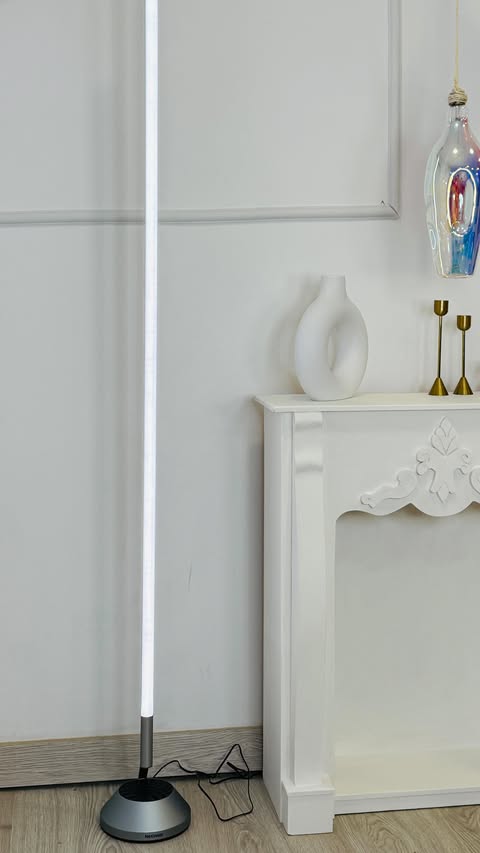 Instagram post by @sallyna___ for NEEWER. Caption reads: NEEWER NF01 1500lm Smart RGBW Corner [...].