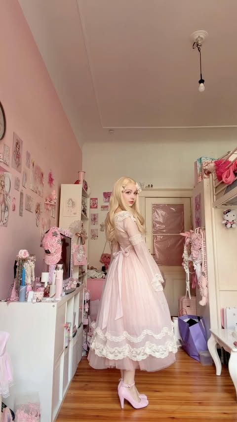 Instagram post by @strawberryslicee for Lacemade. Caption reads: [...] my code STRAWBERRYSLICEE for 15% off at....