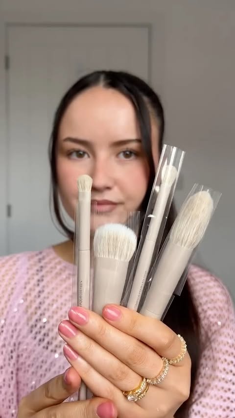 Instagram post by @megsbeautyedit for Morphe. Caption reads: [...] #makeupbrushes #prhaul #prunboxing #morphe....