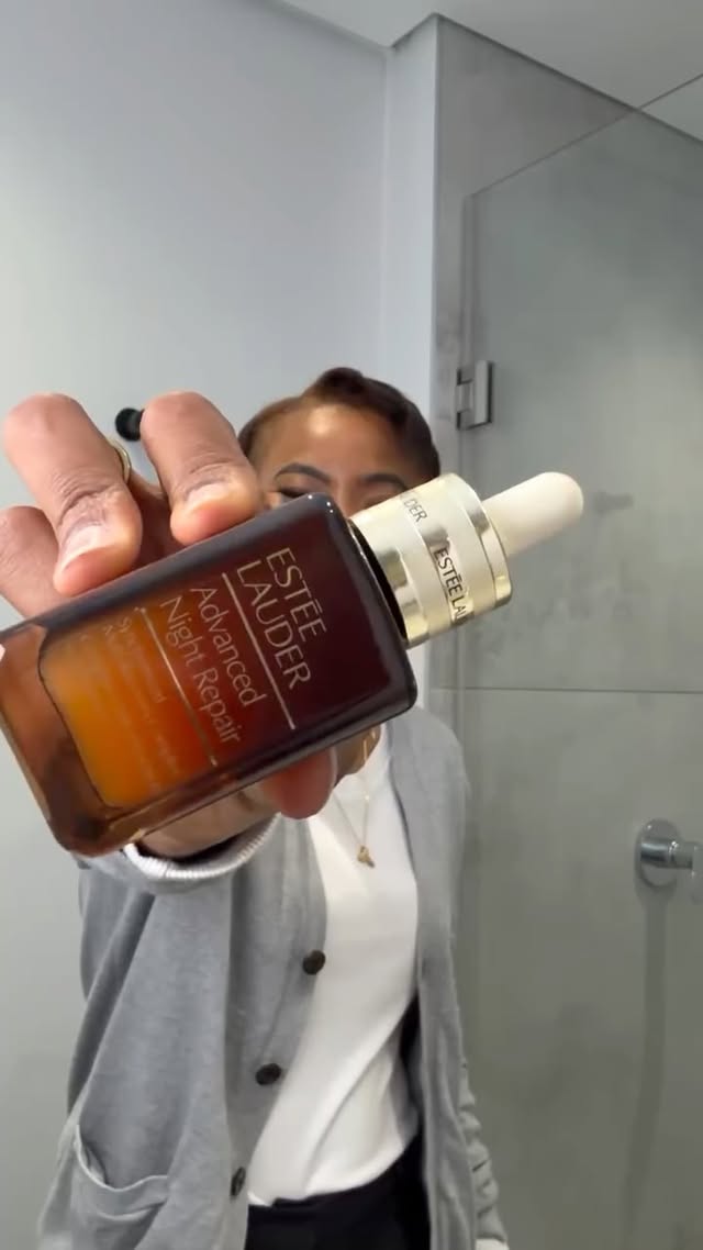 Instagram post by @homba_mazaleni for Estée Lauder Argentina. Caption reads: POV: You thought making one 30-second video would....