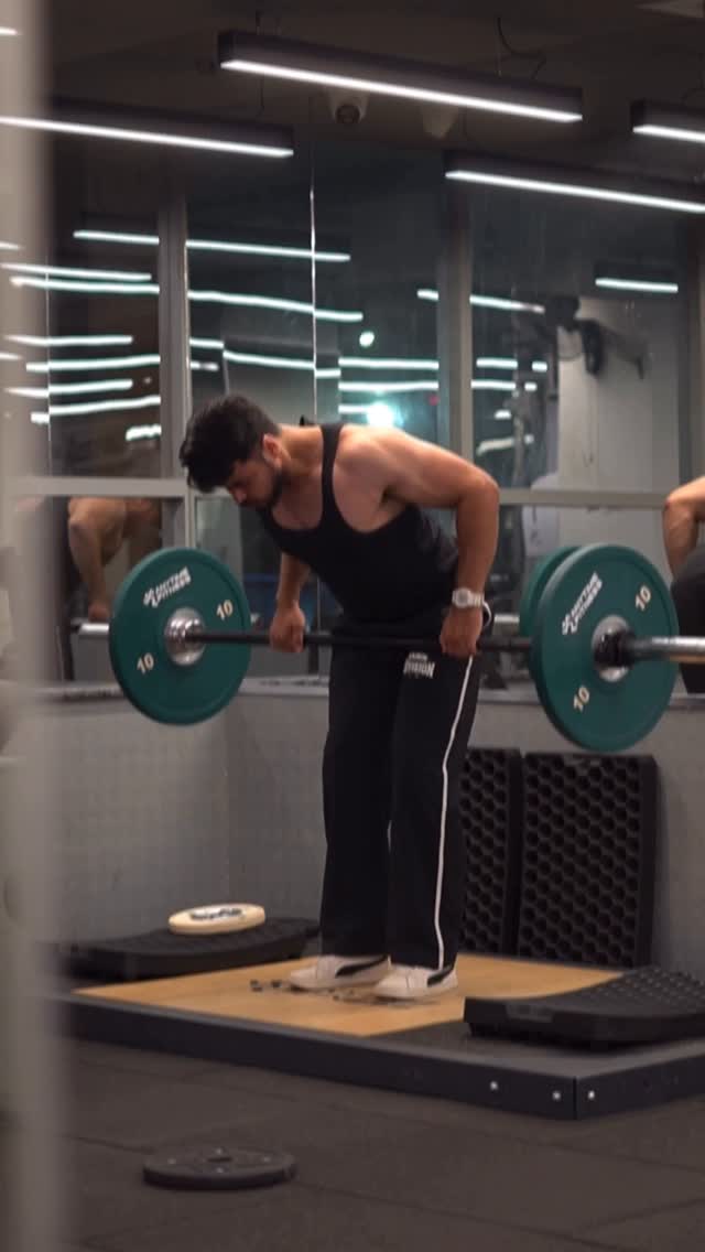 Instagram post by @keshav.tyagiii for OZiva. Caption reads: Control Cravings with Oziva ACV Moringa 💊....