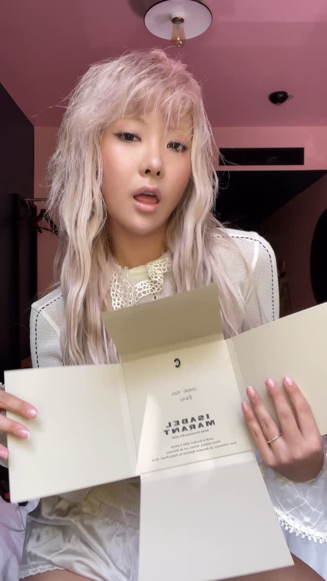 Instagram post by @cheristyle_ for ISABEL MARANT. Caption reads: My neck crack before the show 
이자벨 마랑 가기전에 목 뿌사지기....