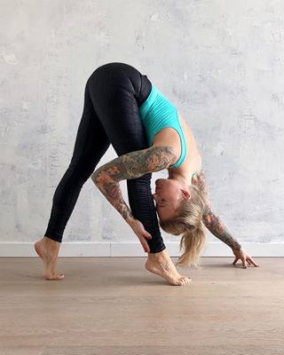 Instagram post by @kickassyoga for Hey Honey. Caption reads: FEEL YOUR BODY 📿
Let your body & soul run wild &....