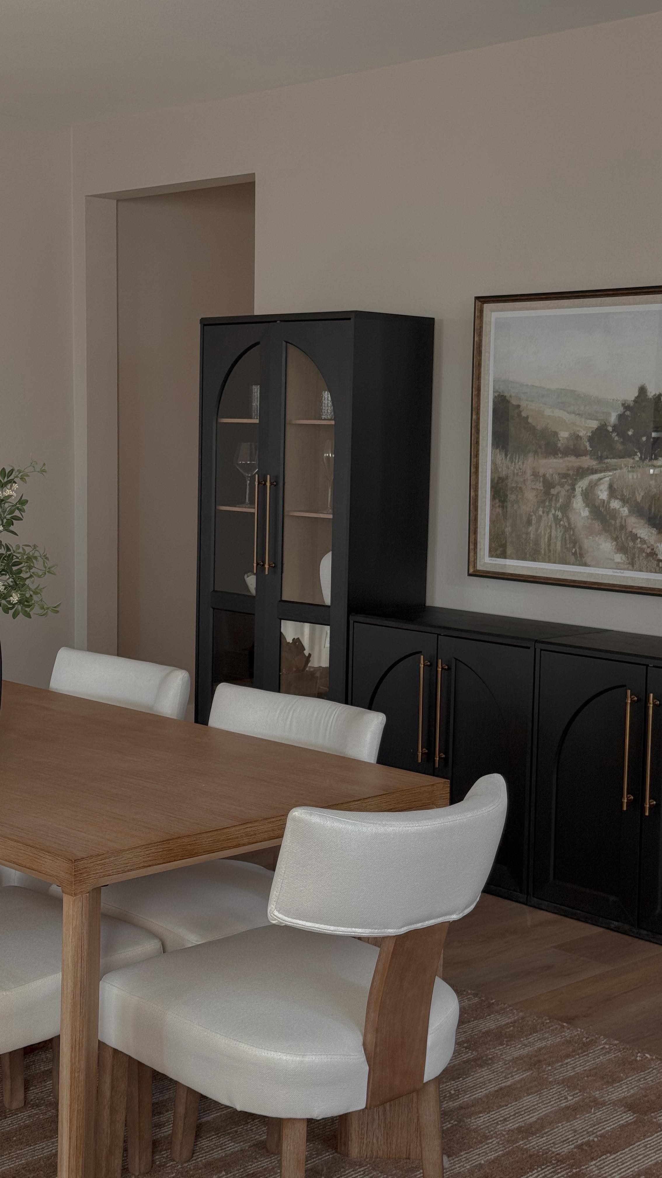 Instagram post by @itschelseahope for Mopio. Caption reads: [...] in here!! #ad 

The entire set is from....