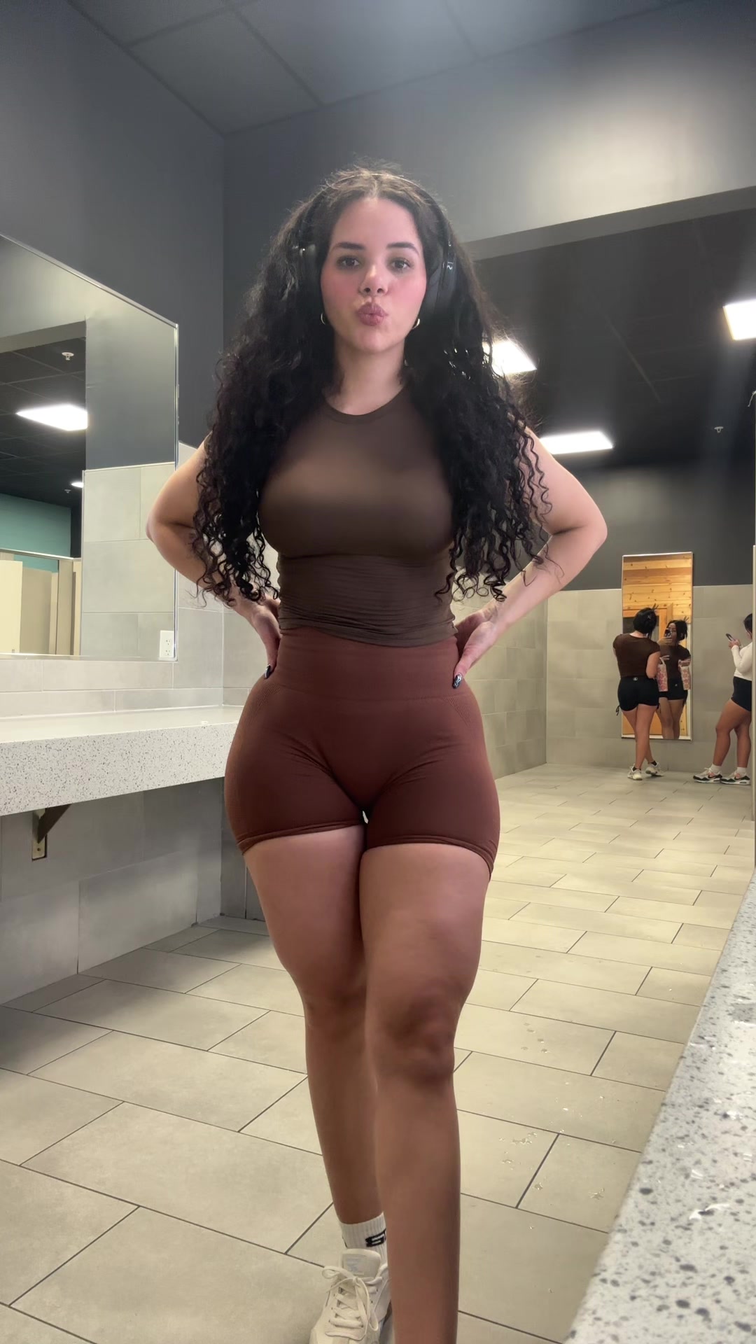 TikTok post by @andrelysnsg for Diosa Fit. Caption reads: [...] a mommy fr and also a mamacita 🤭 🫶🏻....