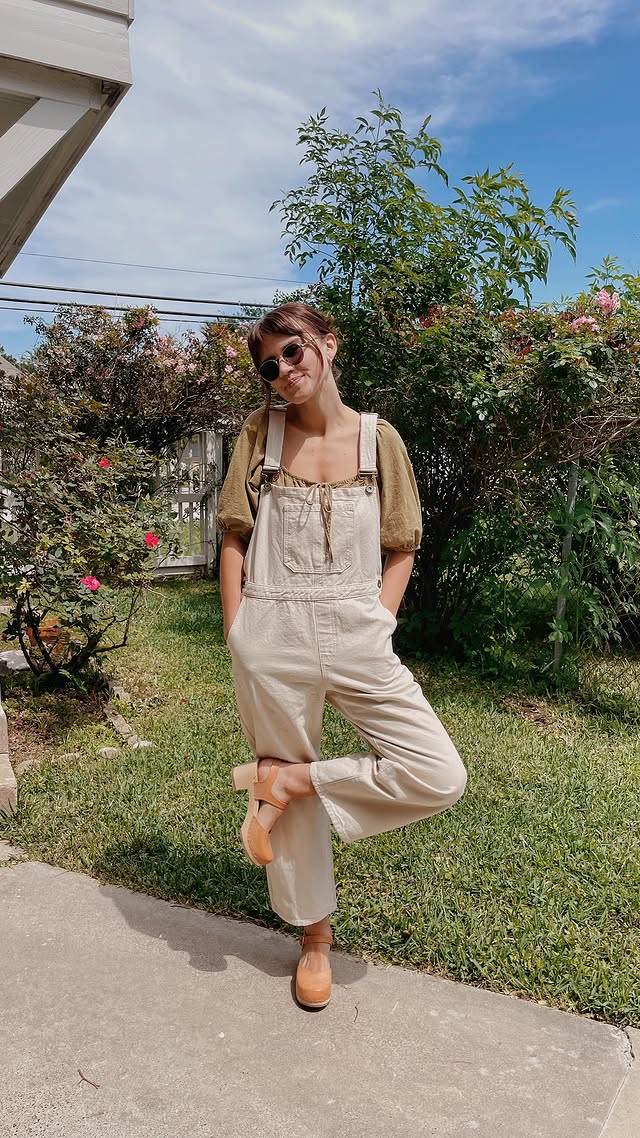 Instagram post by @elisabethjoyco for Sandgrens. Caption reads: [...] for a picnic brunch! This Mothers Day....