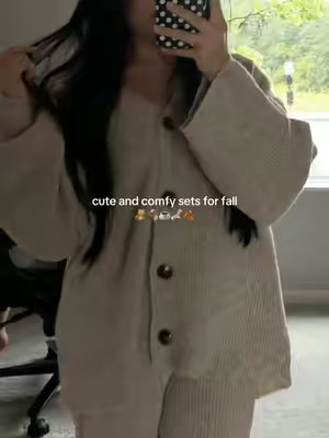 TikTok post by @sophiekimmaii for Katch Me Chic. Caption reads: [...] #matchingset #comfyoutfit @Katch Me Chic.