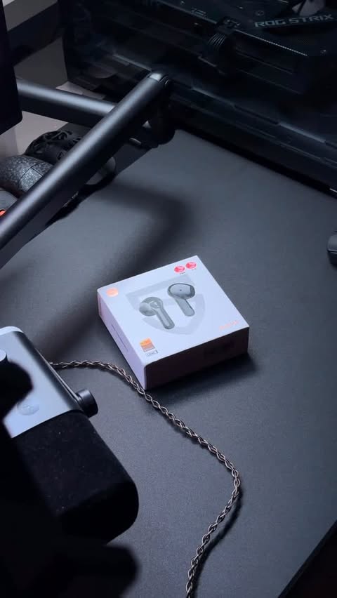 Instagram post by @npct3ch for SoundPEATS. Caption reads: Soundpeats AIR6 HS. Use code “SPA6HSTI” for 10%....