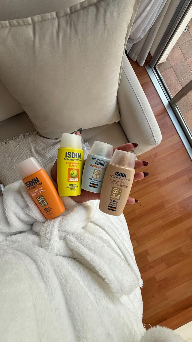 Instagram post by @faromila for ISDIN. Caption reads: A love story.