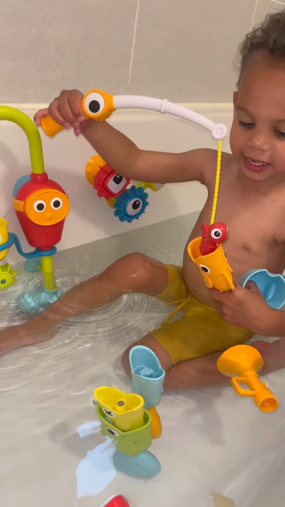 Instagram post by @keiraandnoah for Yookidoo. Caption reads: [...] loving bath time recently thanks to....