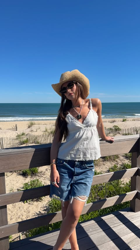 Instagram post by @alexaschimel for QUAY. Caption reads: The perfect summer frames @quayaustralia....