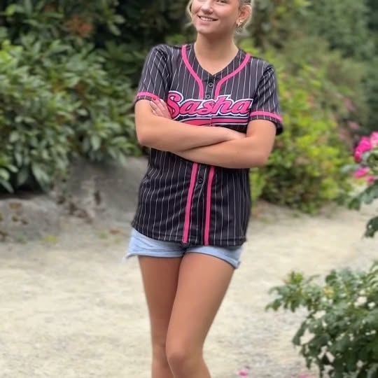 Instagram post by @sashavladi_official for Genleck. Caption reads: [...] #jersey #lifestyle #jerseys Shorts @genleck....