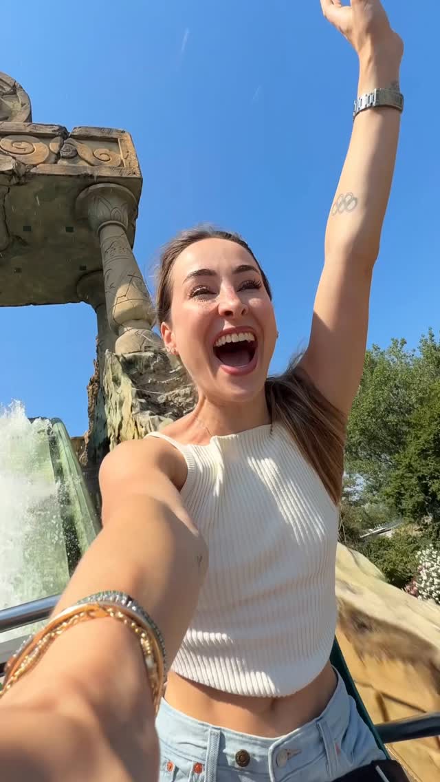 Instagram post by @carlyferly for Garnier. Caption reads: Poche volte liscio i capelli, ma quelle volte....