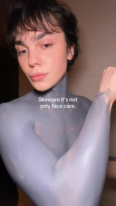 Instagram post by @closmain for YesStyle. Caption reads: Body glow routine ✨
I used:

SKINTIFIC Alaska....