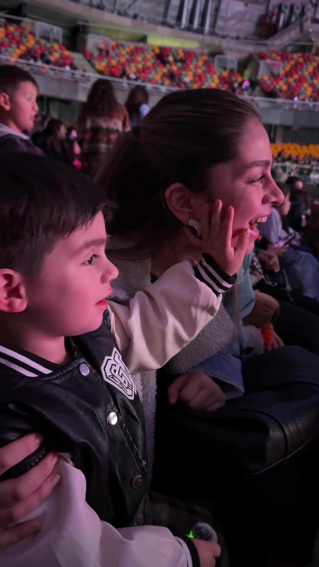 TikTok post by @fraanbueza for Disney On Ice. Caption reads: todo muy cachilupi en el @Disney On Ice 🐭✨🏰🪄....