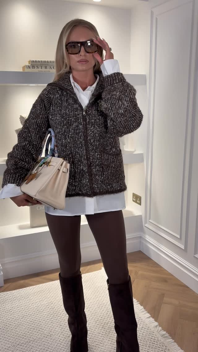 Instagram post by @teresawebster_ for GLAMIFYFASHION. Caption reads: Autumn outfit 🍂 
By @glamifyfashion 

#fashion....