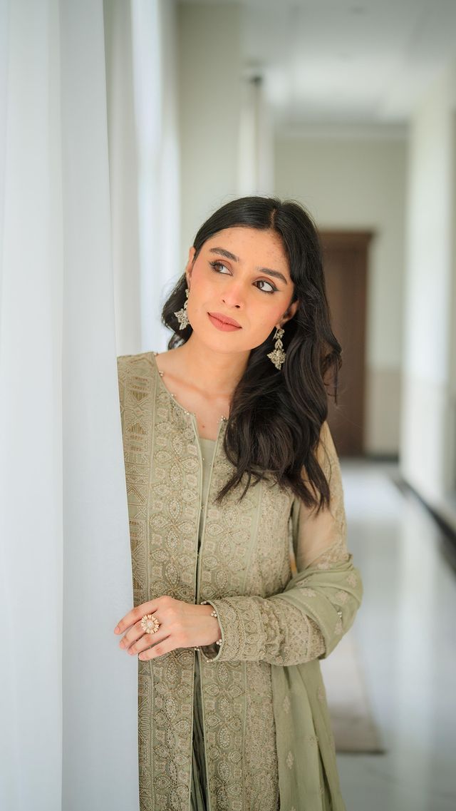 Instagram post by @aishaazharwarraich for Iznik Fashion. Caption reads: Starting the festive season with @iznikfashion....