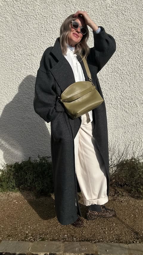Instagram post by an influencer for DAISY LONDON. Caption reads: [...] @massimodutti Green ring @daisylondon *pr.