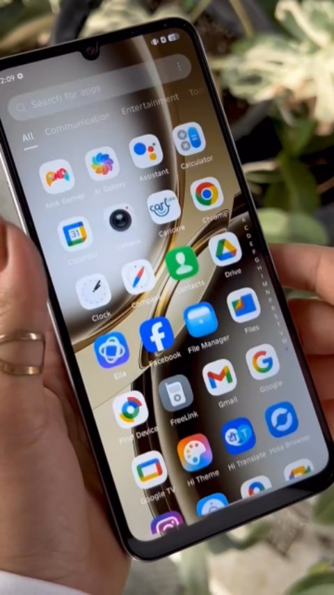 Instagram post by @alexagogoi for Tecnomobile. Caption reads: [...] wait? Go and take a look right....