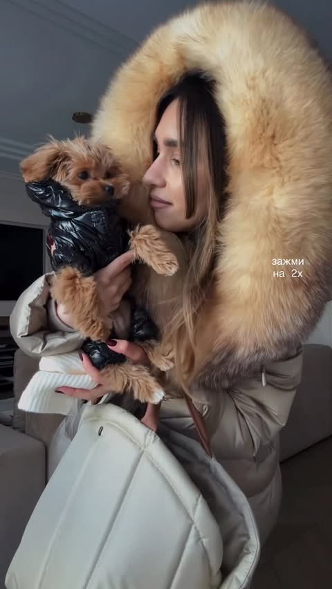 Instagram post by @di.raadi for UGG. Caption reads: [...] мне: 
свитер @petelka__shop 
лосины wb
угги....