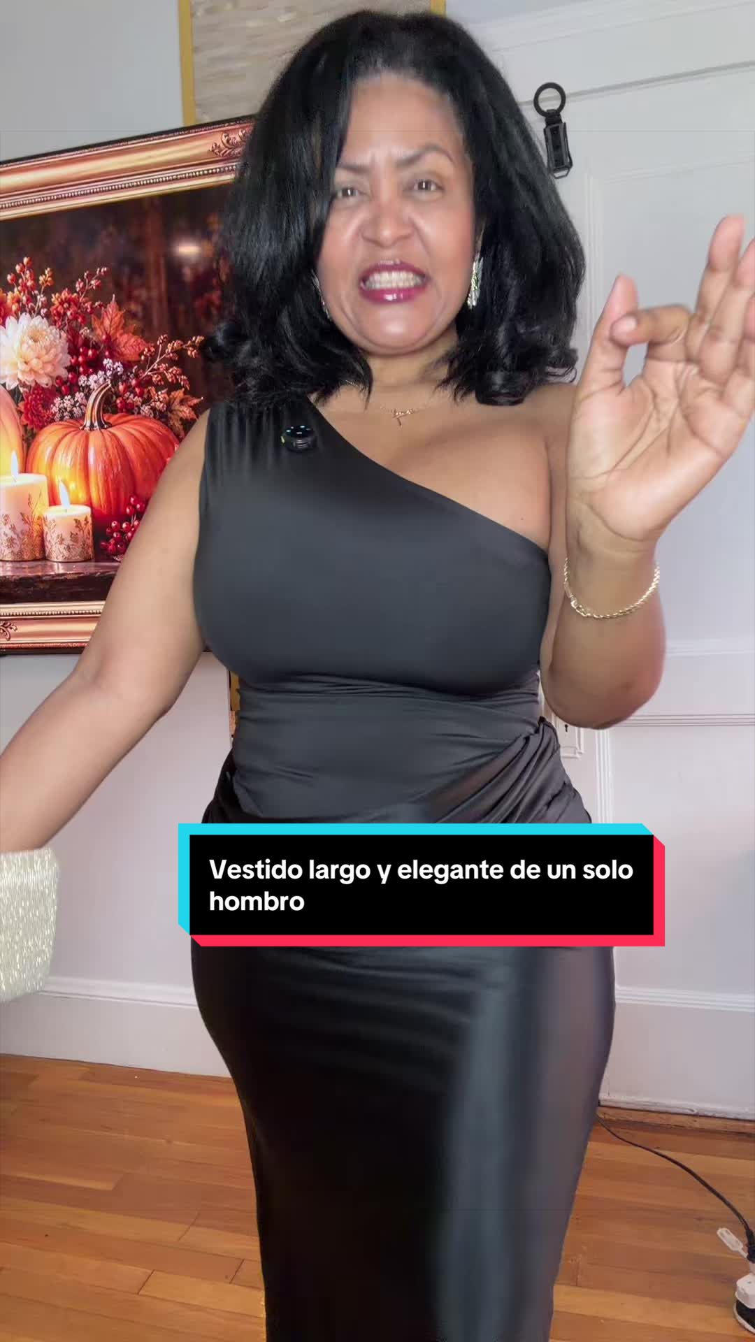 TikTok post by @ruedadepescado for OYS_US. Caption reads: [...] #vestidoelegante #dres #blackfriday @OYS_US.