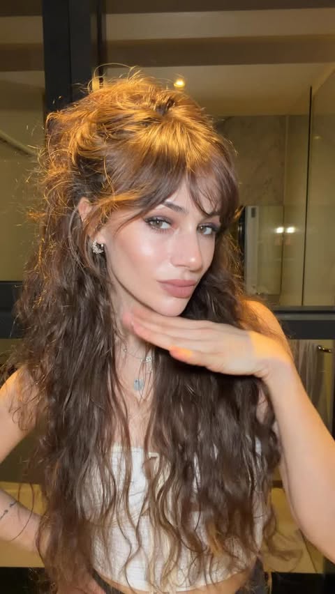 Instagram post by @eyloonuzz for Alix Avien. Caption reads: [...] * @maccosmeticsturkiye Eye Kohl * @alixavien....