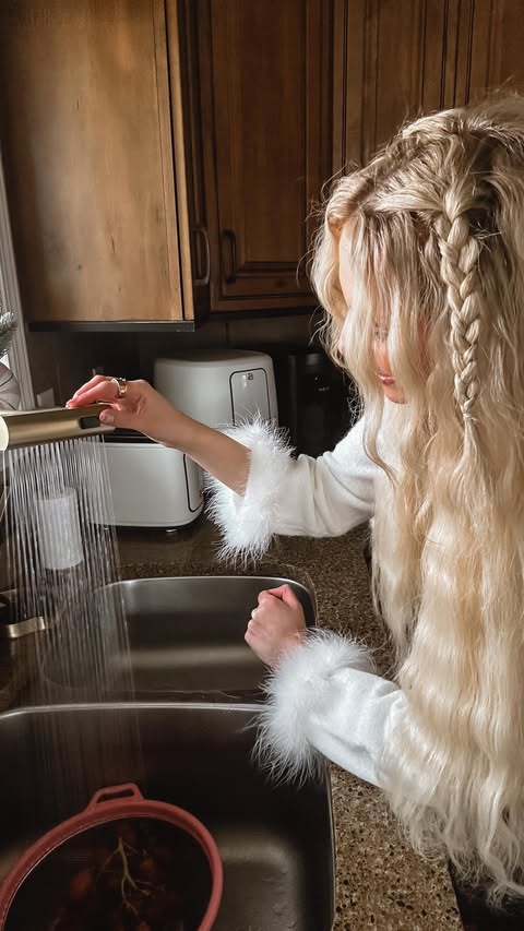 Instagram post by @kaydee.oldham for Lefton. Caption reads: [...] I’m so glad we went with this one from....