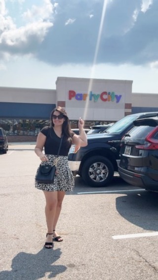 Instagram post by @cantinhonoseua for Party City. Caption reads: Come to @partycity with us to check their....
