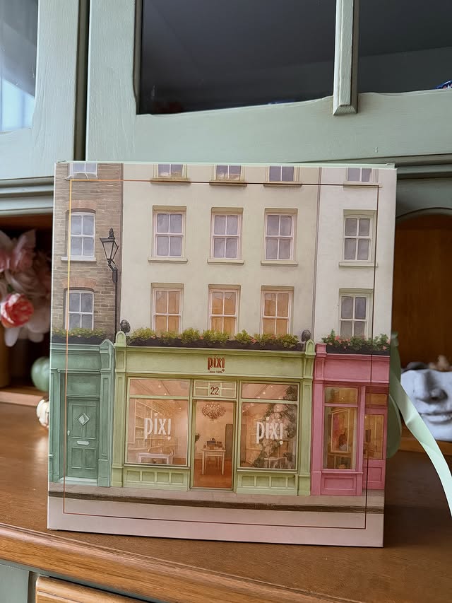 Instagram post by @withloveforbeauty for Pixi Beauty. Caption reads: @pixibeauty Kolejny raz ogromnie mnie [...].